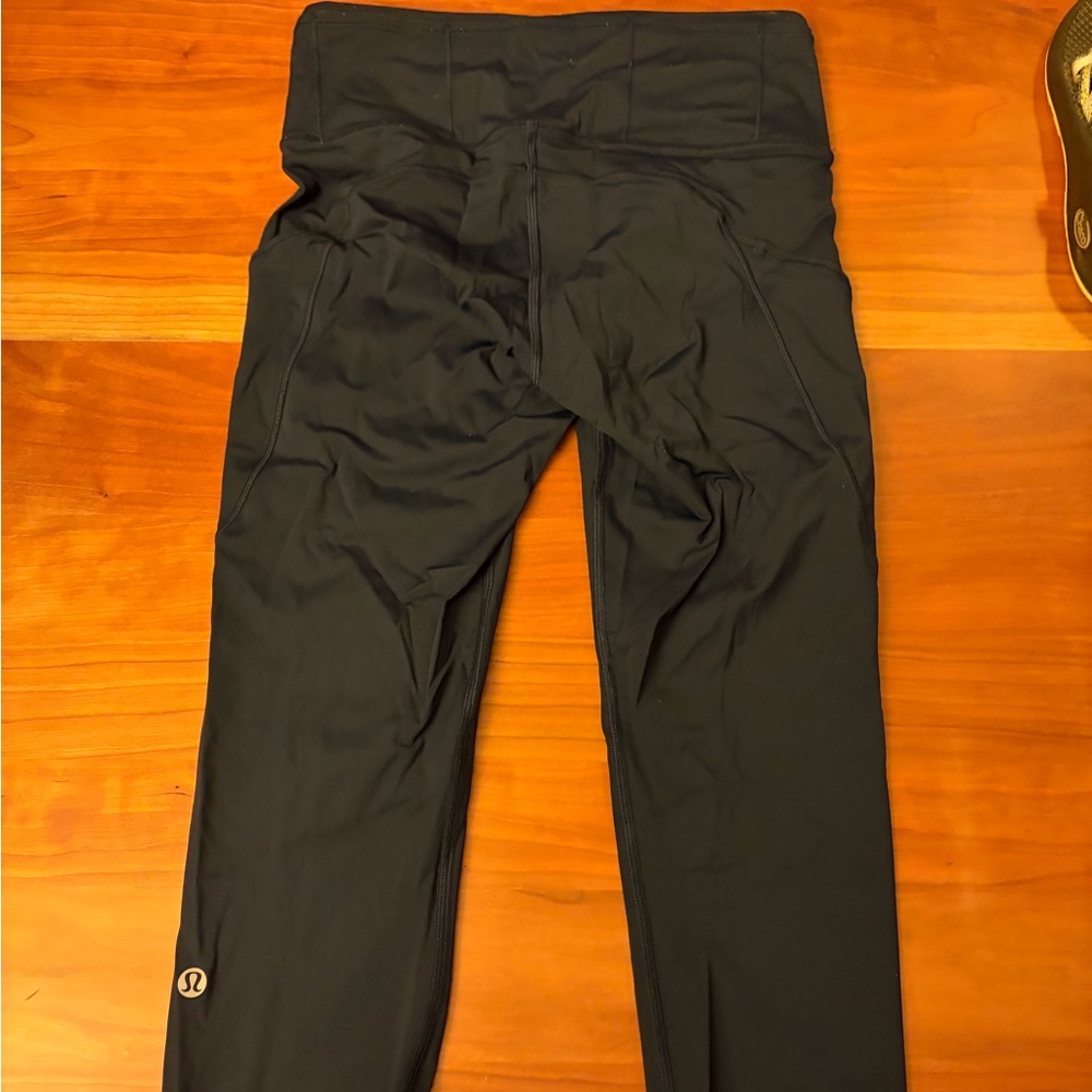 lululemon Navy Blue crop leggings with pockets - Picture 2 of 8